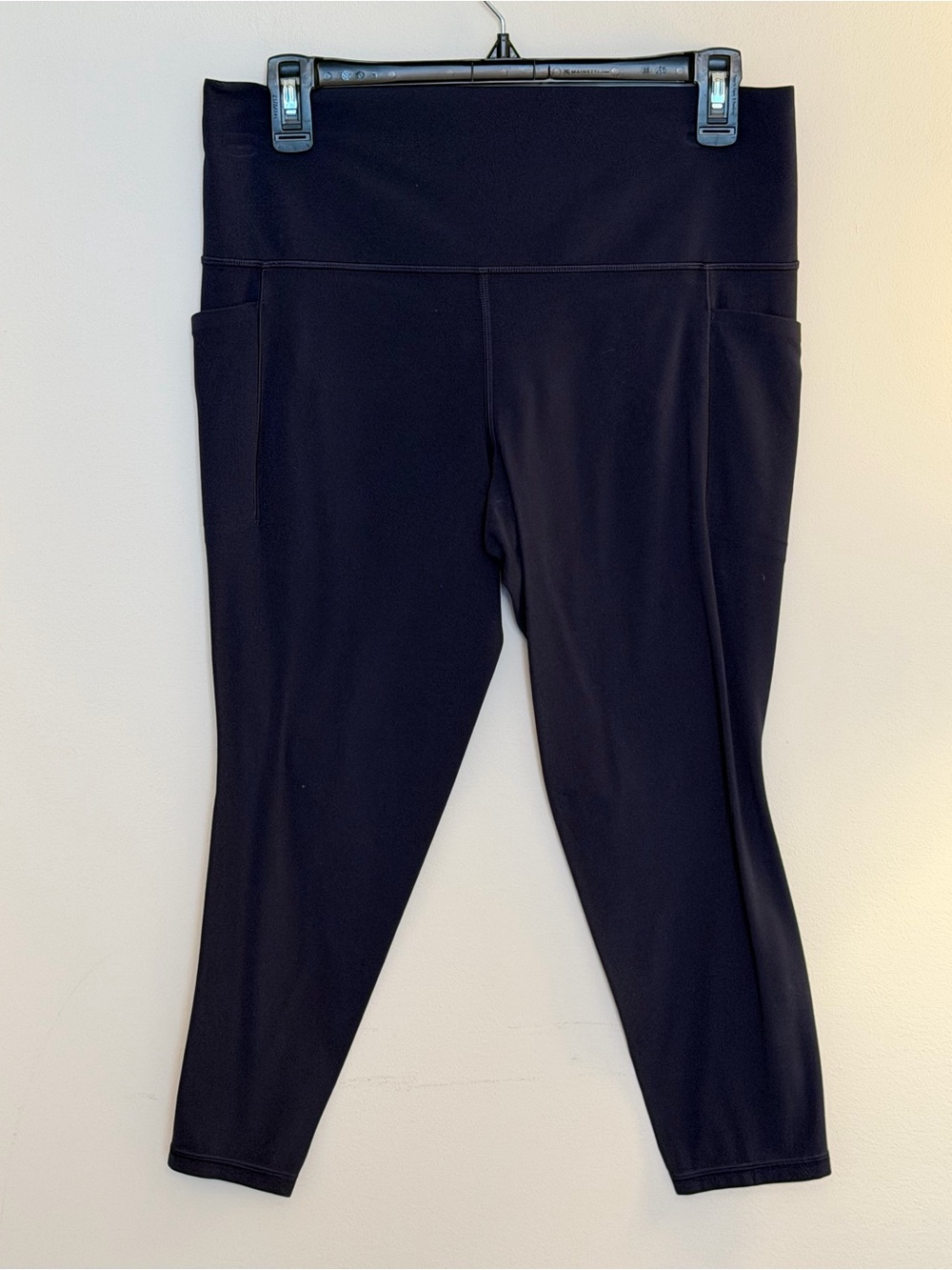 💗 Athleta Salutation Stash 7/8 Tights (pockets) in Navy size Large
